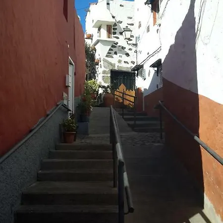 Canary House * אינחניו